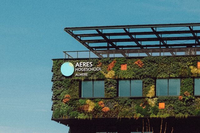 Aeres Hogechool Almere; energie neutraal, klimaat adaptief en circulair schoolgebouw.